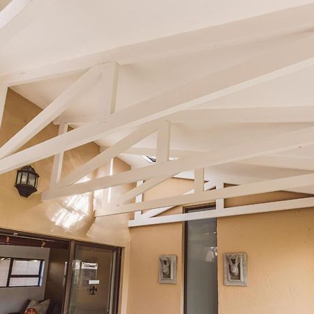 Fleur De Lis Guesthouse Krugersdorp Ngoại thất bức ảnh