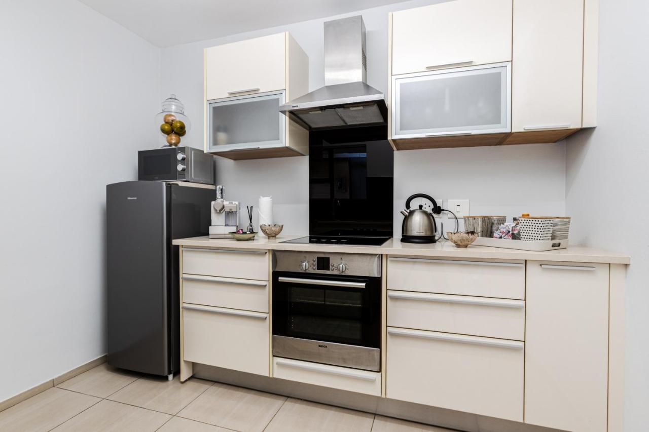Fleur De Lis Guesthouse Krugersdorp Ngoại thất bức ảnh