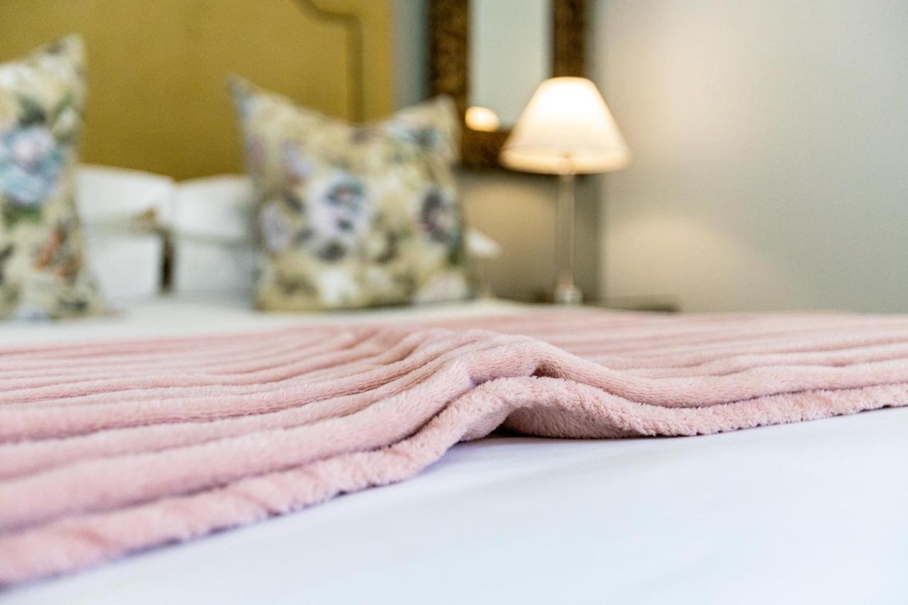 Fleur De Lis Guesthouse Krugersdorp Ngoại thất bức ảnh