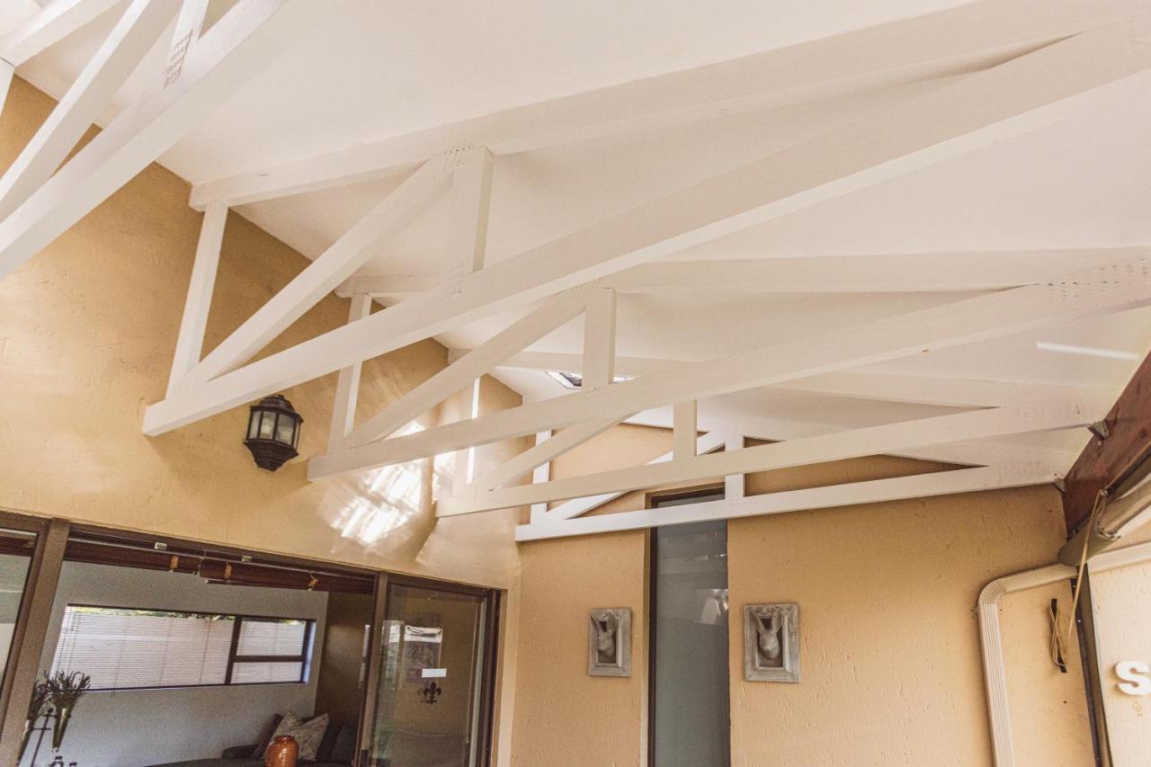 Fleur De Lis Guesthouse Krugersdorp Ngoại thất bức ảnh